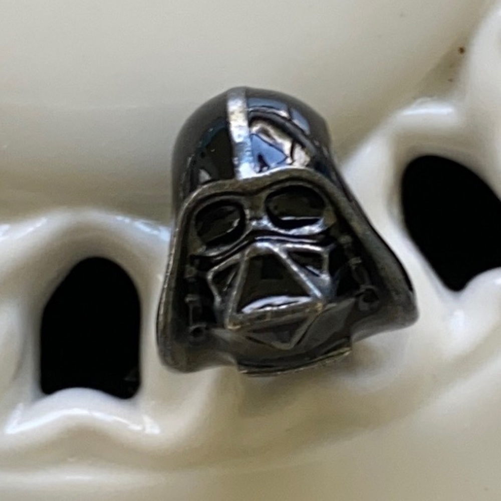 Pandora Star Wars Darth Vader Charm - Picture 2 of 4